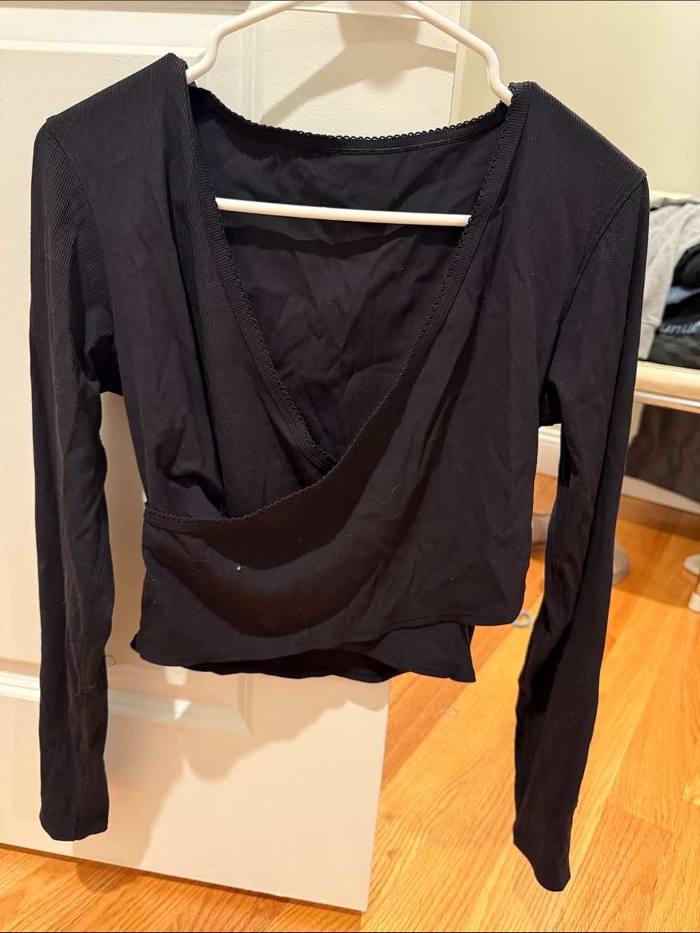 Lululemon women’s large black wrap top with trim